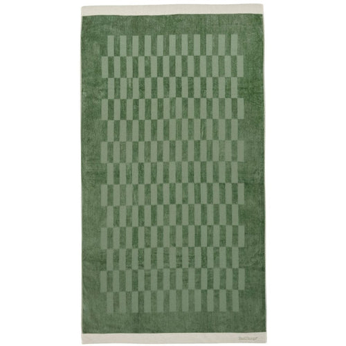 Don't settle for anything less than the ultimate in beach comfort - choose the Basil Bangs beach towel Sage for a truly luxurious seaside experience.