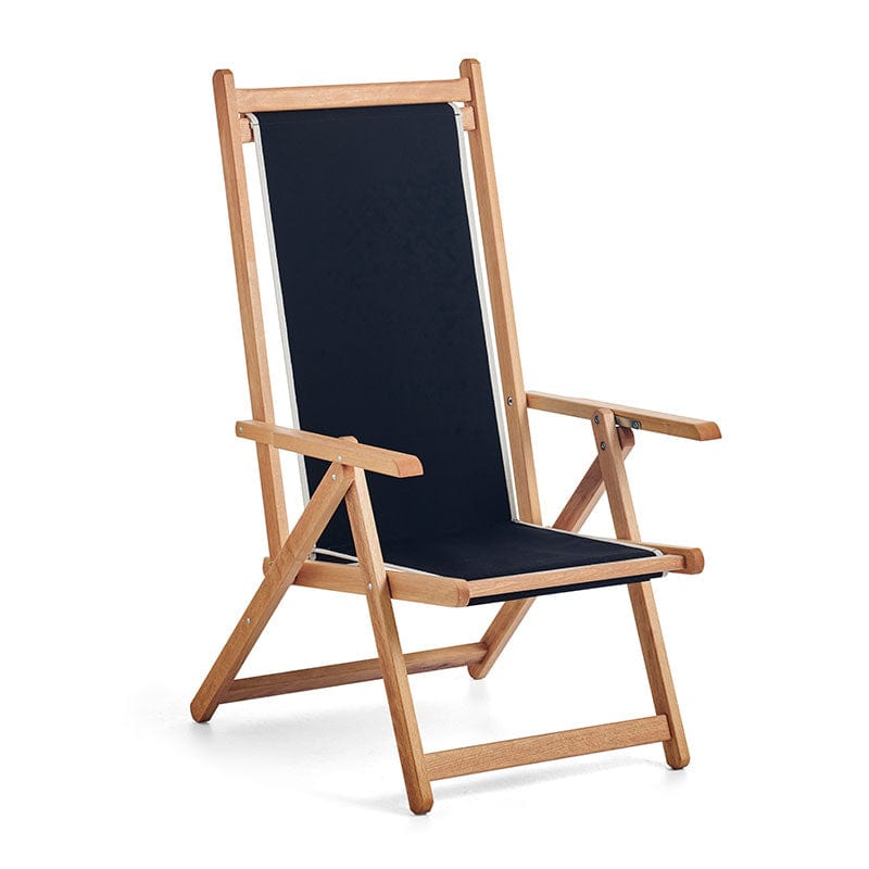 Discover the beauty of Italian craftsmanship with the Basil Bangs Monte Deck Chair Black. With its solid timber frame and premium outdoor fabric sling, it&