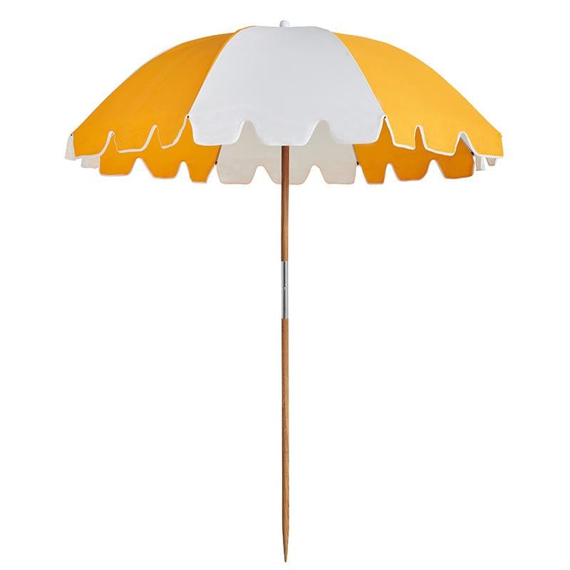 Take your shade game to the next level with the Basil Bangs Weekend Umbrella Marigold - crafted with quality and functionality in mind.