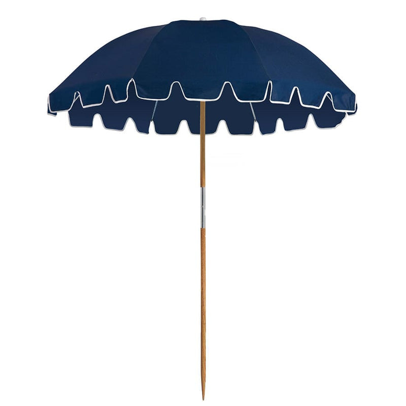 The Basil Bangs Weekend Umbrella Serge is the perfect addition to any outdoor adventure. With its UPF50+ protection and easy portability, it&